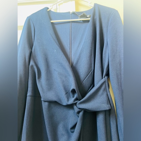 Elegant DKNY long sleeved don't size 12 Navy Blue Dress - Picture 2 of 8